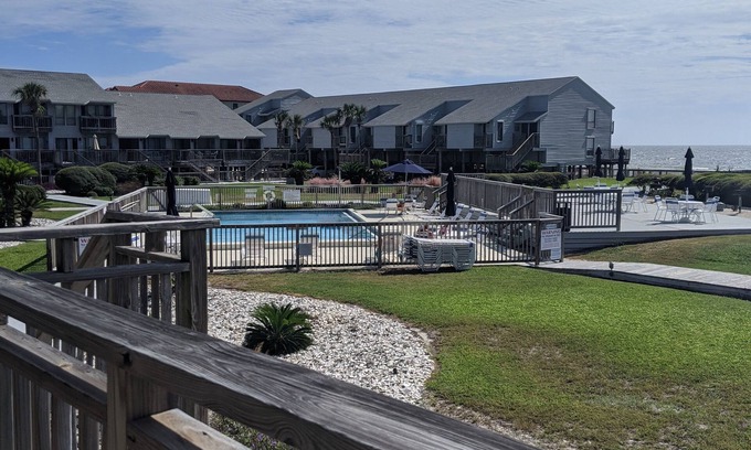 St. George Island Condo | 1bd-1bath-sleep4-Townhome 1804 E Gulf Beach Dr Unit K-12-nice gulf view-pool