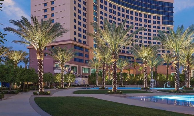 Las Vegas Condo | 1BD/Vegas - Margarita Maker, Pools, Hot tubs!