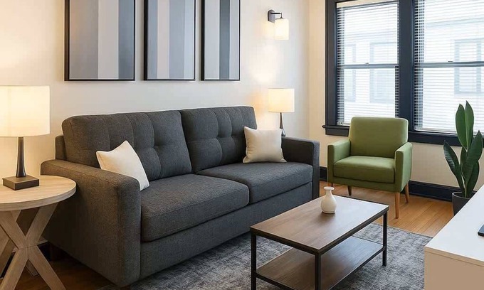North Center Apartment | 1BR Apartment in Chicago