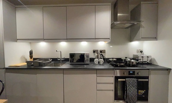 Woking Apartment | 1BR Flat in the Heart of Central Woking - Unit 3