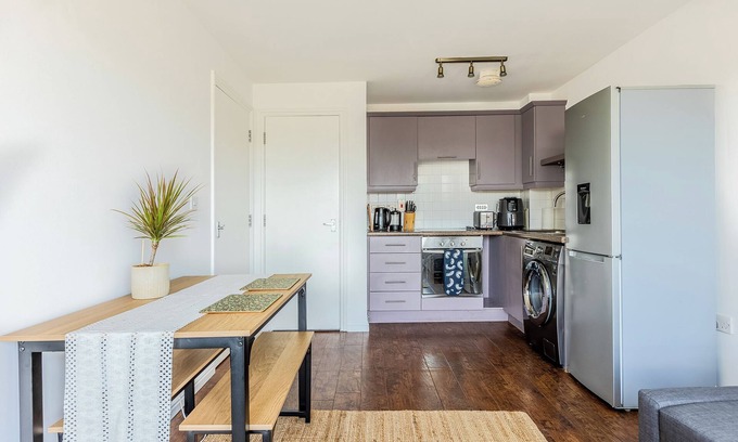 Brixton Apartment | 1BR Hidden Gem apt with Parking in Brixton, 10mins to tube!nn