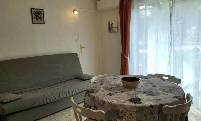 Balaruc-les-Bains Apartment | 1BR in Balaruc-les-Bains, AC, Parking, 4 pers