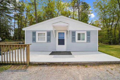 Greenbush Apartment | 1BR Lakefront Cottage - Perfect for Two