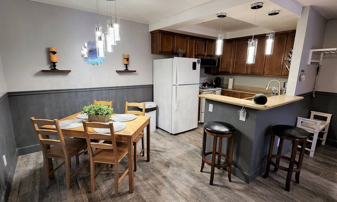 Loma Alta Condo | 1BR Luxe Condo + pool, gym, parking