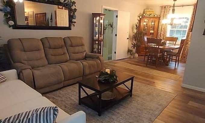 Craigsville House | 1BR Retreat: Bridge Day Lodging