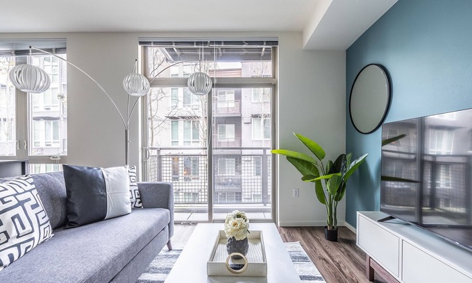 Mercer Island Apartment | 1BR | Rooftop, Gym | Mercer Island | Sophari E