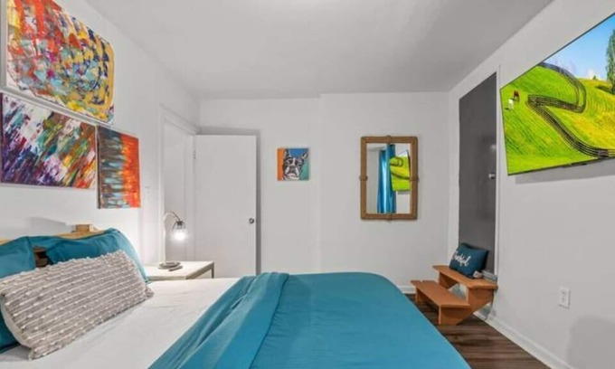 West Philadelphia Apartment | 1BR Urban Apartment S