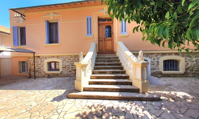 Hyeres City Centre Villa | 1ET. VILLA DE MAITRE HYERES - RESIDENTIAL AREA - VERY QUIET - AIR-CONDITIONED