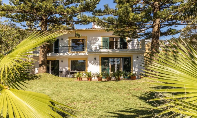 Canico Apartment | 1st floor apartment 'Villa Echium T2' with two bedrooms and shared garden