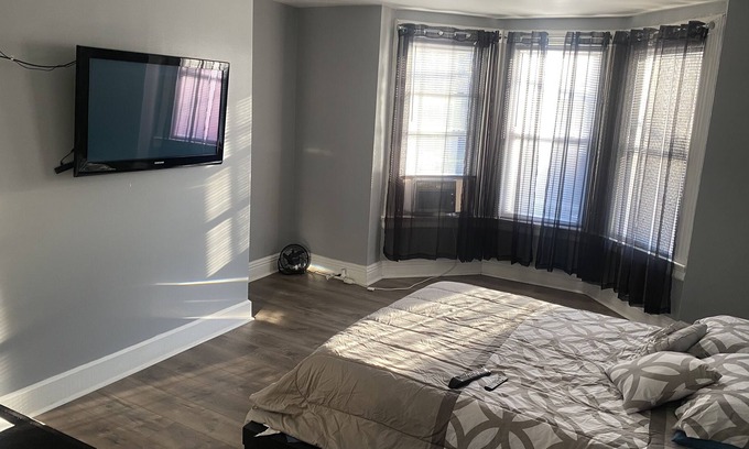 Irvington Apartment | 1st floor Clean spacious safe accommodating apartment 30 mins from NY
