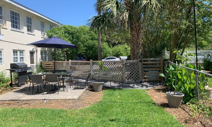 Folly Beach Apartment | 1st Floor & Pet Friendly with Private Fenced Yard - Across from Beach Walkover