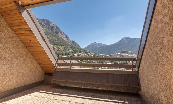 Briancon Apartment | 1st floor, view panoramic, balcony, parking, tv, ski locker, 26m², Serre Chevalier