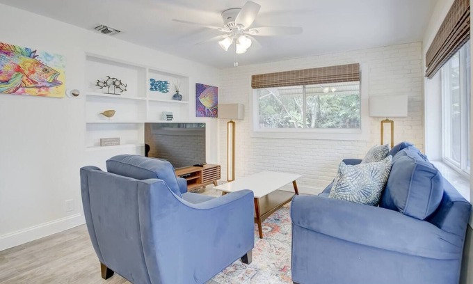 Downtown Fort Lauderdale Cottage | 2/1, Close to Las Olas/Beach, Port, FLL.