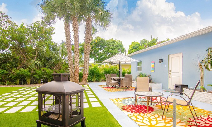 Juno Beach House | 2/2 Juno House near Beach/Intracoastal bring Boat Large outdoor area. NPB Pool