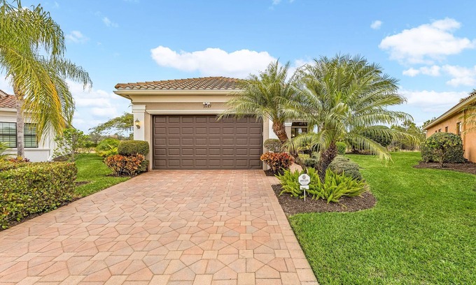 Naples House | 2/2 with Den in Riverstone Community in Naples!