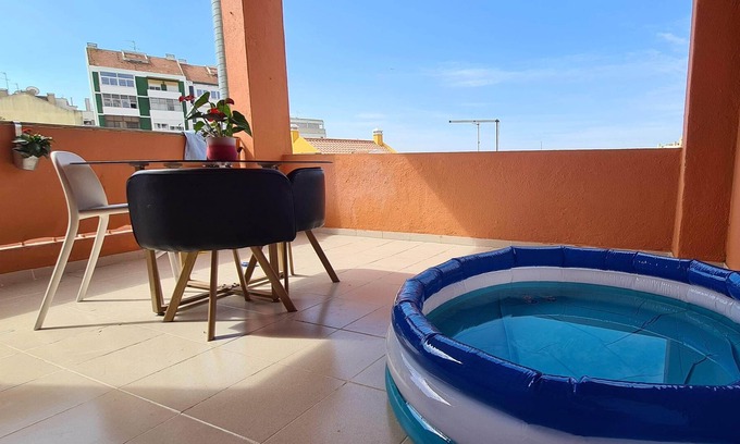 Linda-a-Velha Apartment | 2 apartments for 8 people with terrace and solarium in Lisbon