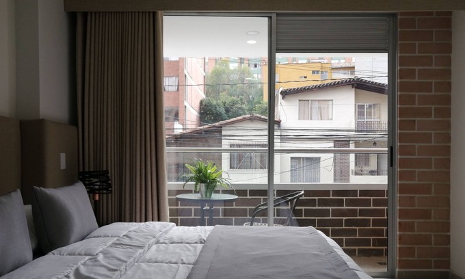 La America Apartment | ☆ 2 BALCONIES + 1Patio ☆ 3bed+2sofabed Sta Monica❤ 20min LAURELES