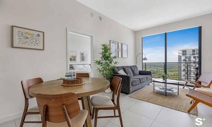 Doral Condo | 2 BD Downtown Doral Condo - Free Parking