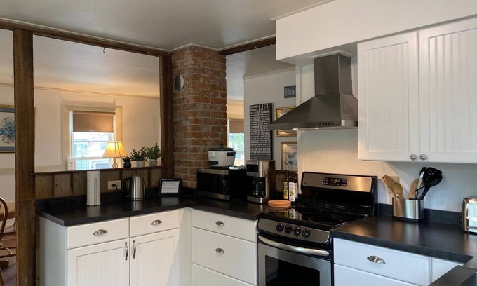 Williamstown Apartment | 2-Bdr Apt In Town, By the Water