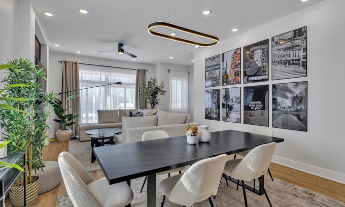Maxwell Condo | ☀︎ 2-Bed, 2.5-Bath East Nashville Townhome with Rooftop Deck, 1mi to Stadium ☀︎