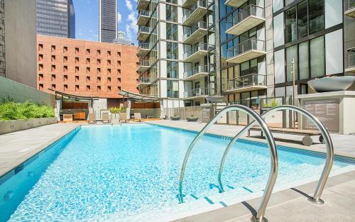 Downtown Los Angeles Apartment | 2 Bed 2 Bath Contemporary High Rise DTLA Living