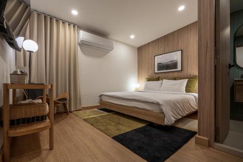 Bangkok Central Business District Apartment | 2 Bed 2 Bath/Luxury/1 min walk to BTS Asok