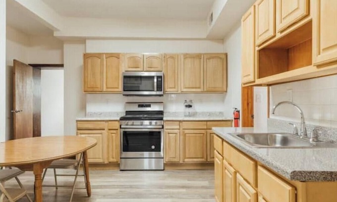 North Ironbound Apartment | 2 bed across shopping plaza