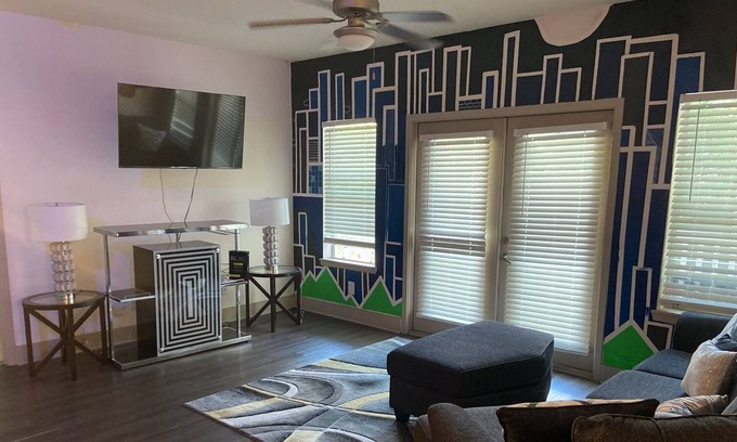 East Side House | 2 bed and 2 bathroom apartment with a patio walking distance to the beltline.