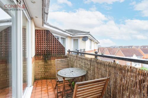 West Thurrock Apartment | 2 Bed Apartment Sleeps 5 - Free Parking Balcony