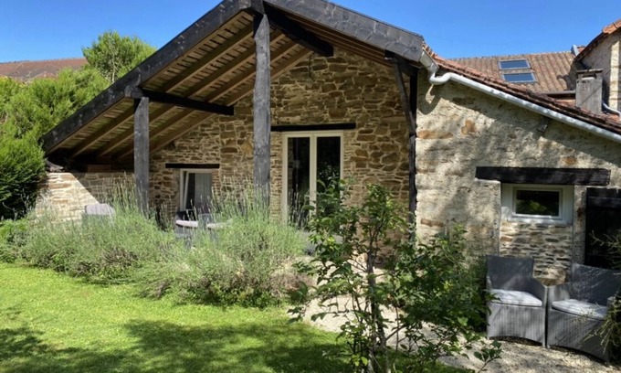 Mialet Cottage | 2 Bed Cottage - Sleeps 6 - Garden & Pool Access