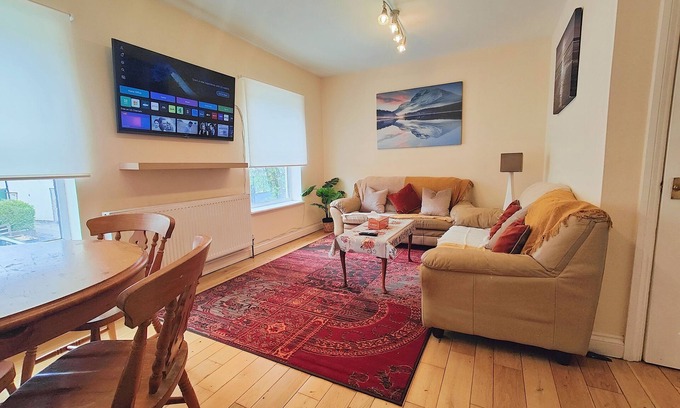 Bristol Apartment | 2 Bed Flat | 4 Guests | Wi-fi | Near Bristol City Centre