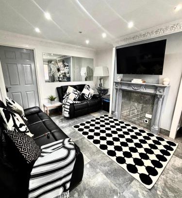 Vauxhall House | 2 bed house sleeps 4-5