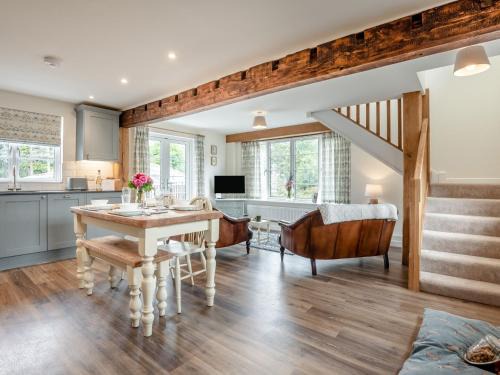 New Forest District House | 2 Bed in Godshill 96127