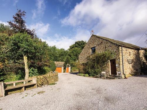 Hope Valley House | 2 Bed in Hope PK431