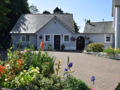 Pembroke House | 2 Bed in Pembroke 47640