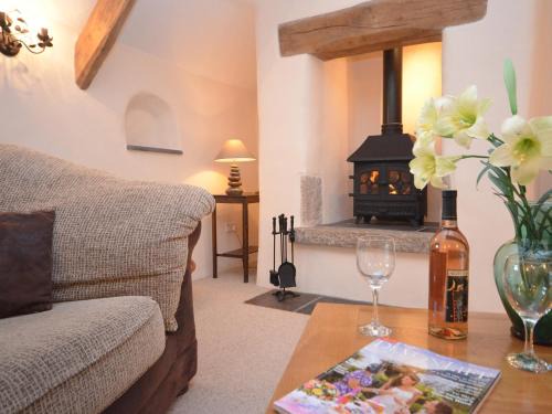Newton Saint Cyres House | 2 bed property in Tedburn St Mary MEDVI