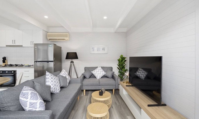 Rosebud Apartment | 2-Bed Rosebud Apartment with BBQ & Garden