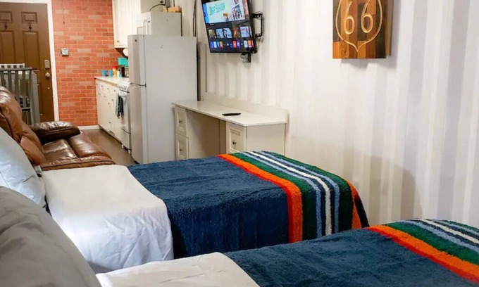 Estrella Cottage | 2-Bed Shipping Container w/High-Speed Internet"