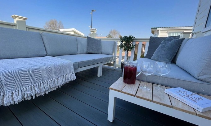 Morecambe House | 2 Bed - Sleeps 6 - 15min Walk to Beach