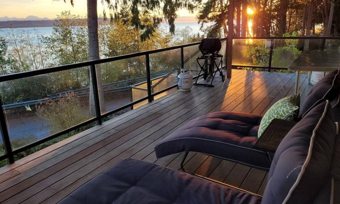 Bells Beach House | 2 bed Stunning Views Hot Tub Dog Friendly ADA