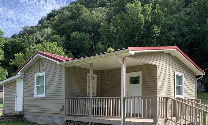 Bellepoint House | 2 Bedroom 1 bath House on the New River
