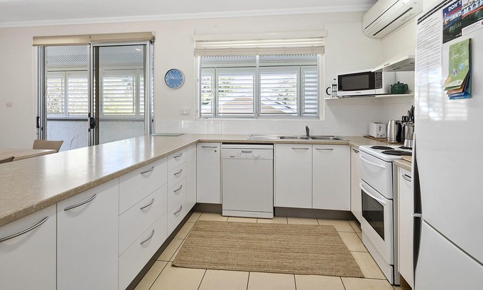 Point Lookout Apartment | 2 bedroom 1 bathroom unit in small complex close to several beaches