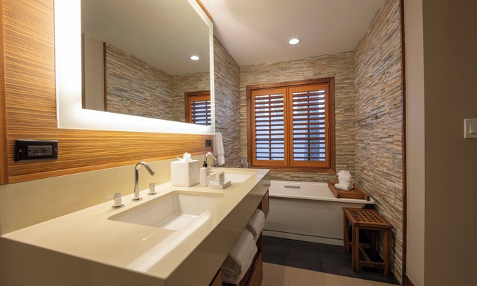 Florida Central Atlantic Coast Resort | 2 Bedroom, 2 Bathroom Luxury Villa with Bay View in Orlando, FL near Disney!