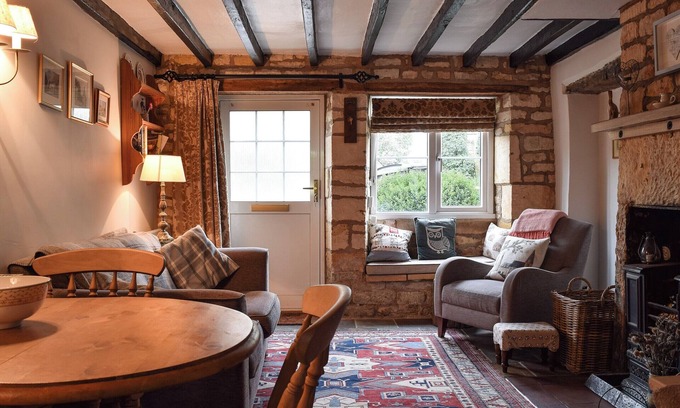 Bourton-on-the-Hill Cottage | 2 bedroom accommodation in Bourton-on-the-Hill, near Moreton-in-Marsh