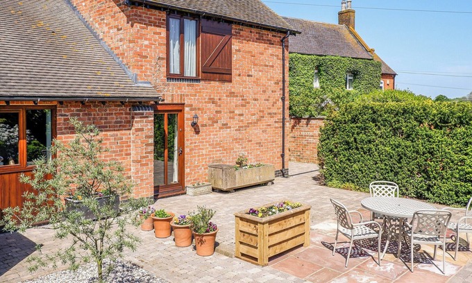 Burton on Trent Cottage | 2 bedroom accommodation in Anslow, near Burton upon Trent