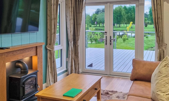 Sturton By Stow Ski Chalet | 2 bedroom accommodation in Thorney, Nr Lincoln