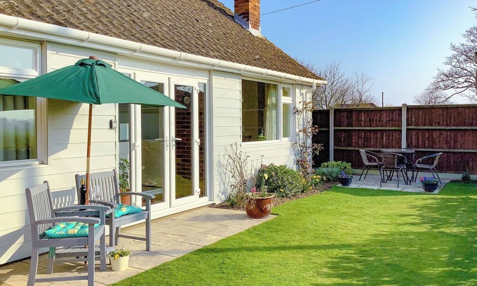 Great Yarmouth Cottage | 2 bedroom accommodation in California, near Great Yarmouth