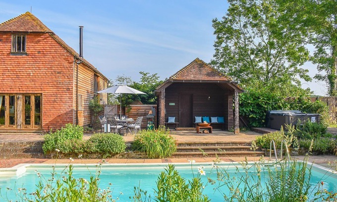 Billingshurst Cottage | 2 bedroom accommodation in Wisborough Green, near Billingshurst