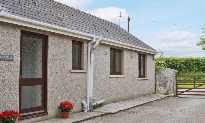 Haverfordwest Cottage | 2 bedroom accommodation in Creampots, near Broad Haven