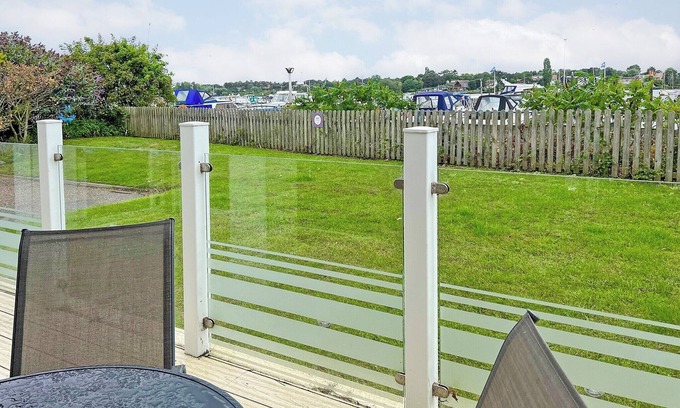 Oulton Broad House | 2 bedroom accommodation in Oulton Broad